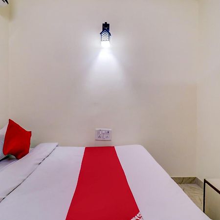 Hotel O Rs Hotels Near Pitampura Metro Delhi  Ngoại thất bức ảnh