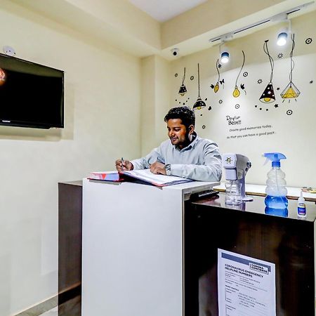 Hotel O Rs Hotels Near Pitampura Metro Delhi  Ngoại thất bức ảnh