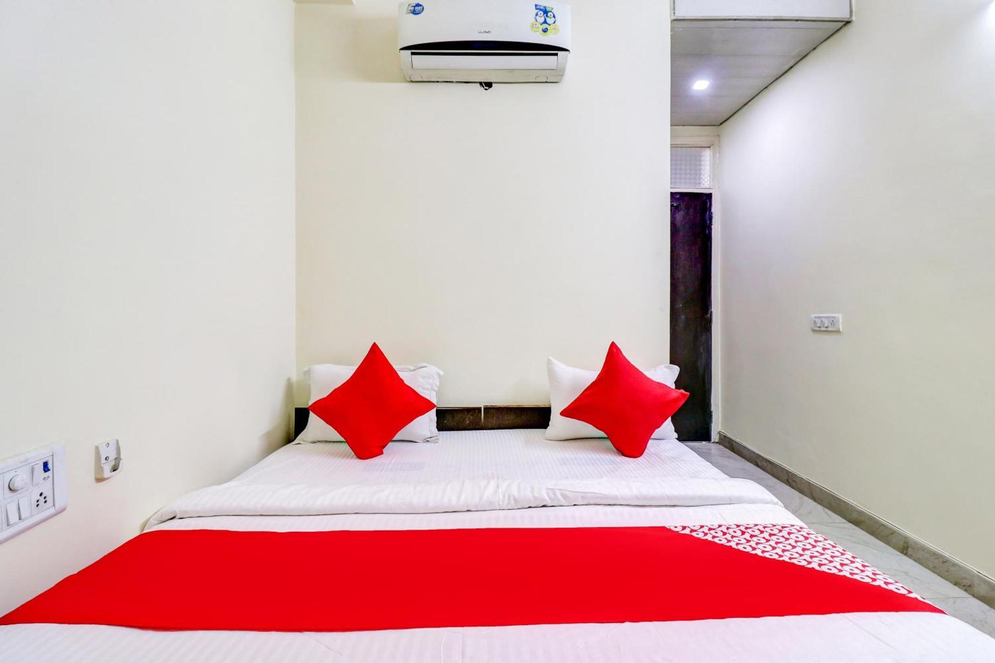 Hotel O Rs Hotels Near Pitampura Metro Delhi  Ngoại thất bức ảnh