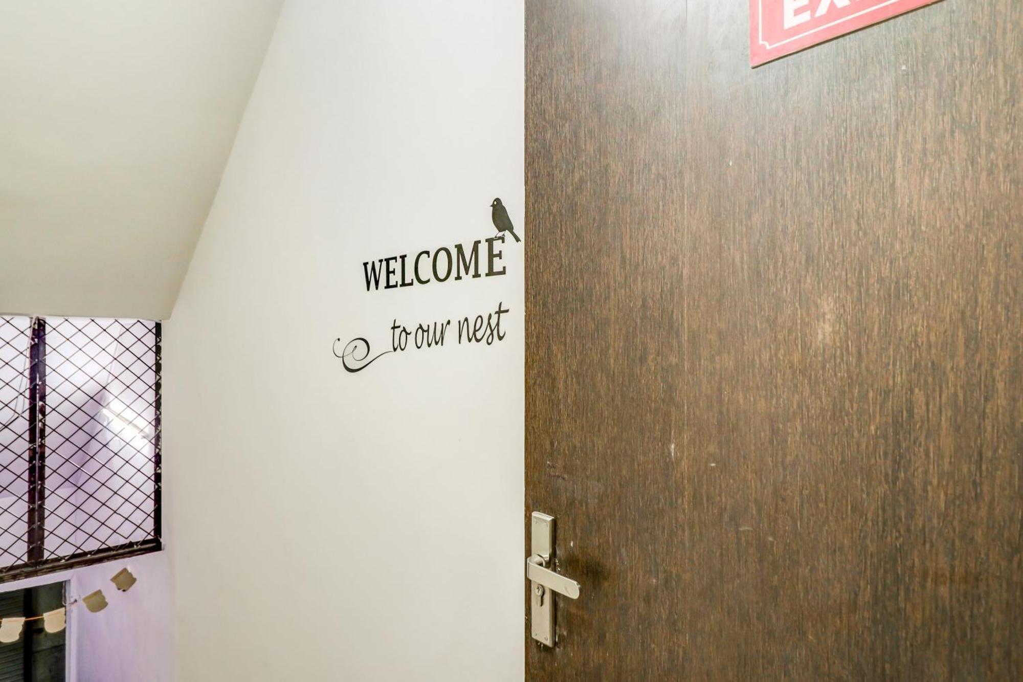 Hotel O Rs Hotels Near Pitampura Metro Delhi  Ngoại thất bức ảnh
