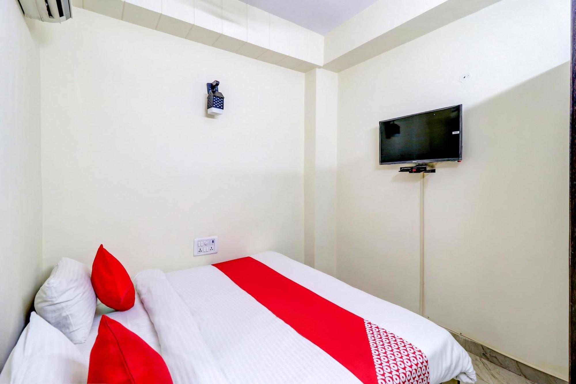 Hotel O Rs Hotels Near Pitampura Metro Delhi  Ngoại thất bức ảnh
