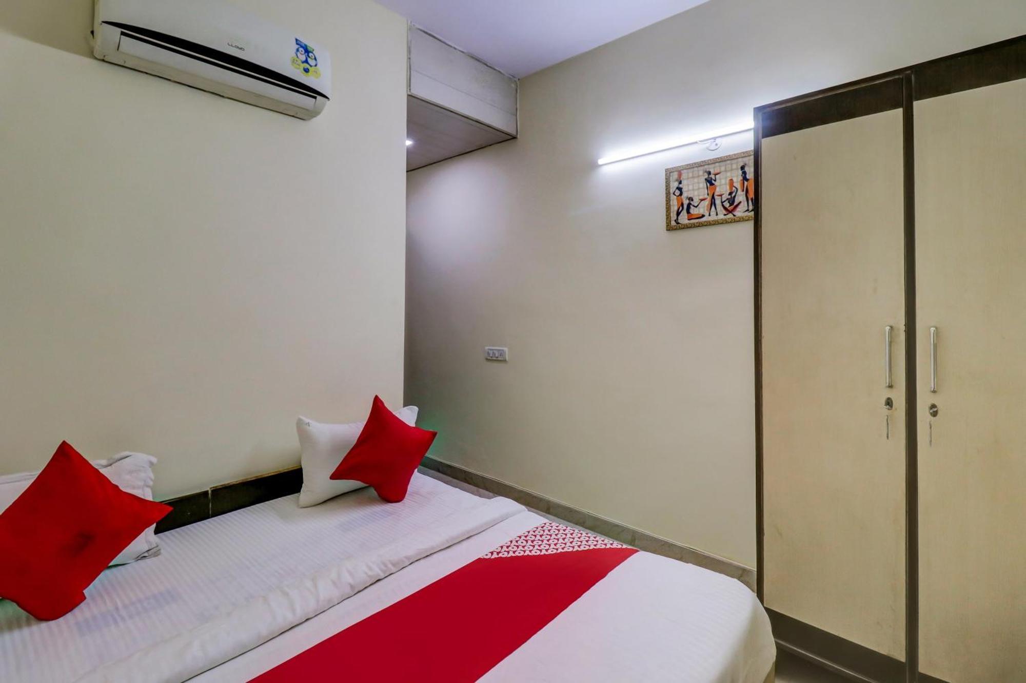 Hotel O Rs Hotels Near Pitampura Metro Delhi  Ngoại thất bức ảnh