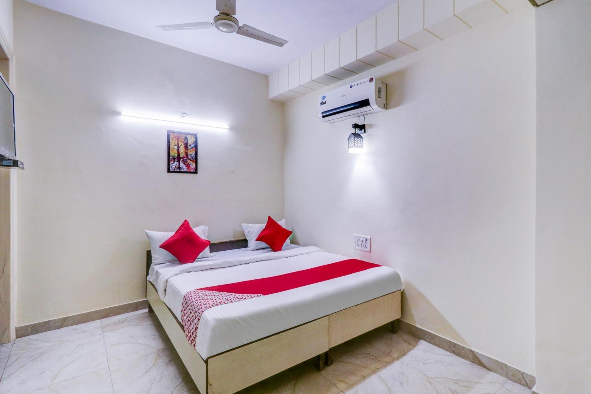 Hotel O Rs Hotels Near Pitampura Metro Delhi  Ngoại thất bức ảnh