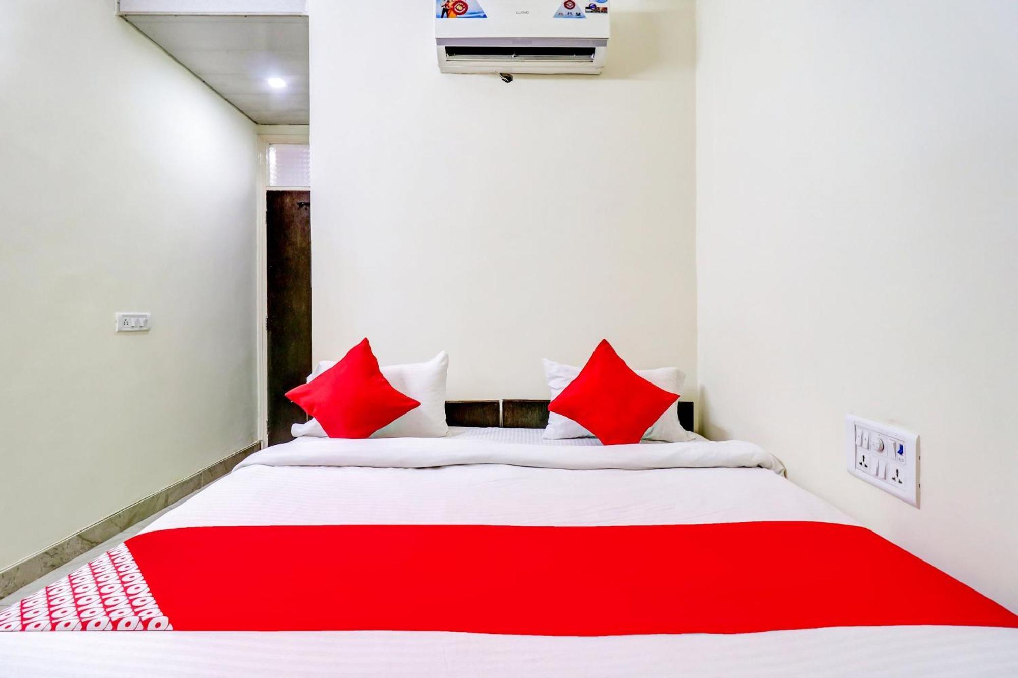 Hotel O Rs Hotels Near Pitampura Metro Delhi  Ngoại thất bức ảnh