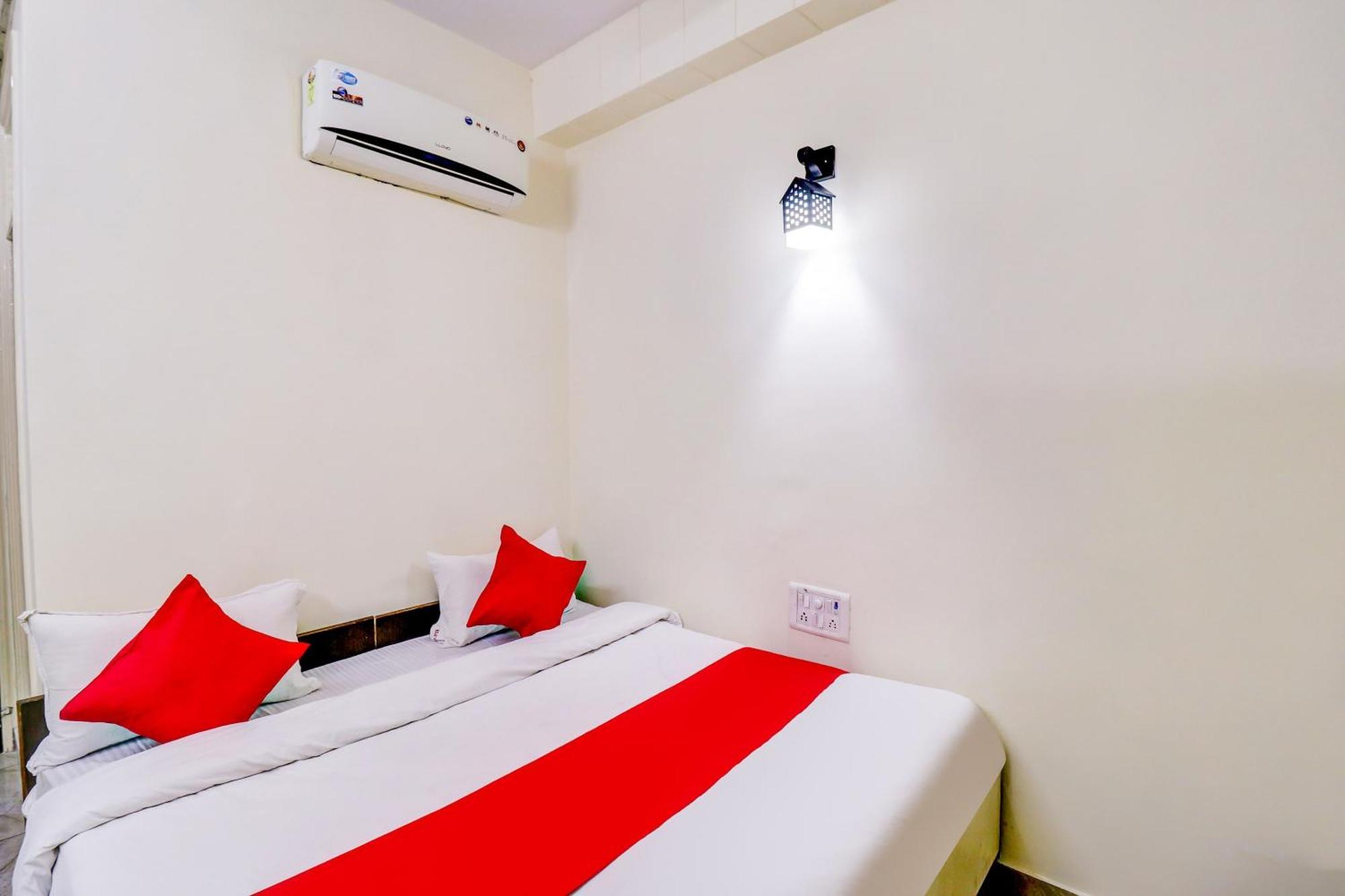 Hotel O Rs Hotels Near Pitampura Metro Delhi  Ngoại thất bức ảnh