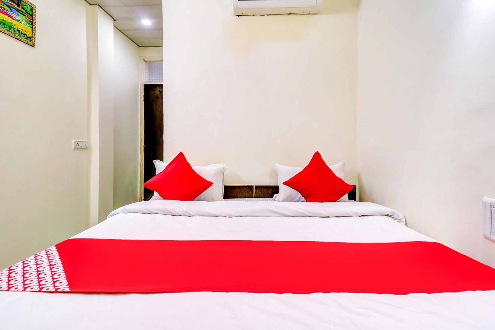 Hotel O Rs Hotels Near Pitampura Metro Delhi  Ngoại thất bức ảnh