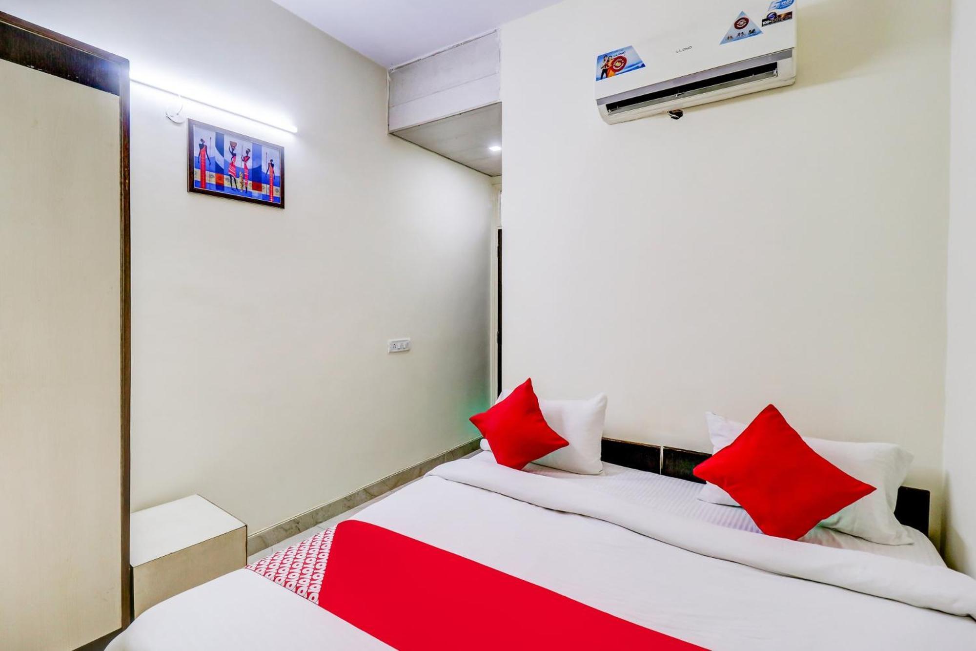 Hotel O Rs Hotels Near Pitampura Metro Delhi  Ngoại thất bức ảnh