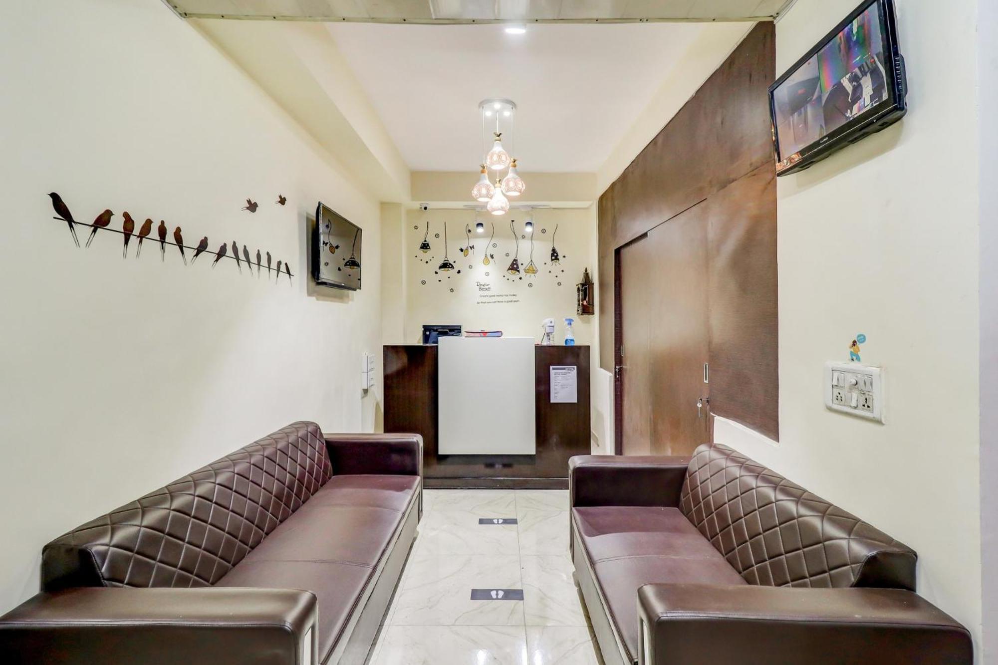 Hotel O Rs Hotels Near Pitampura Metro Delhi  Ngoại thất bức ảnh