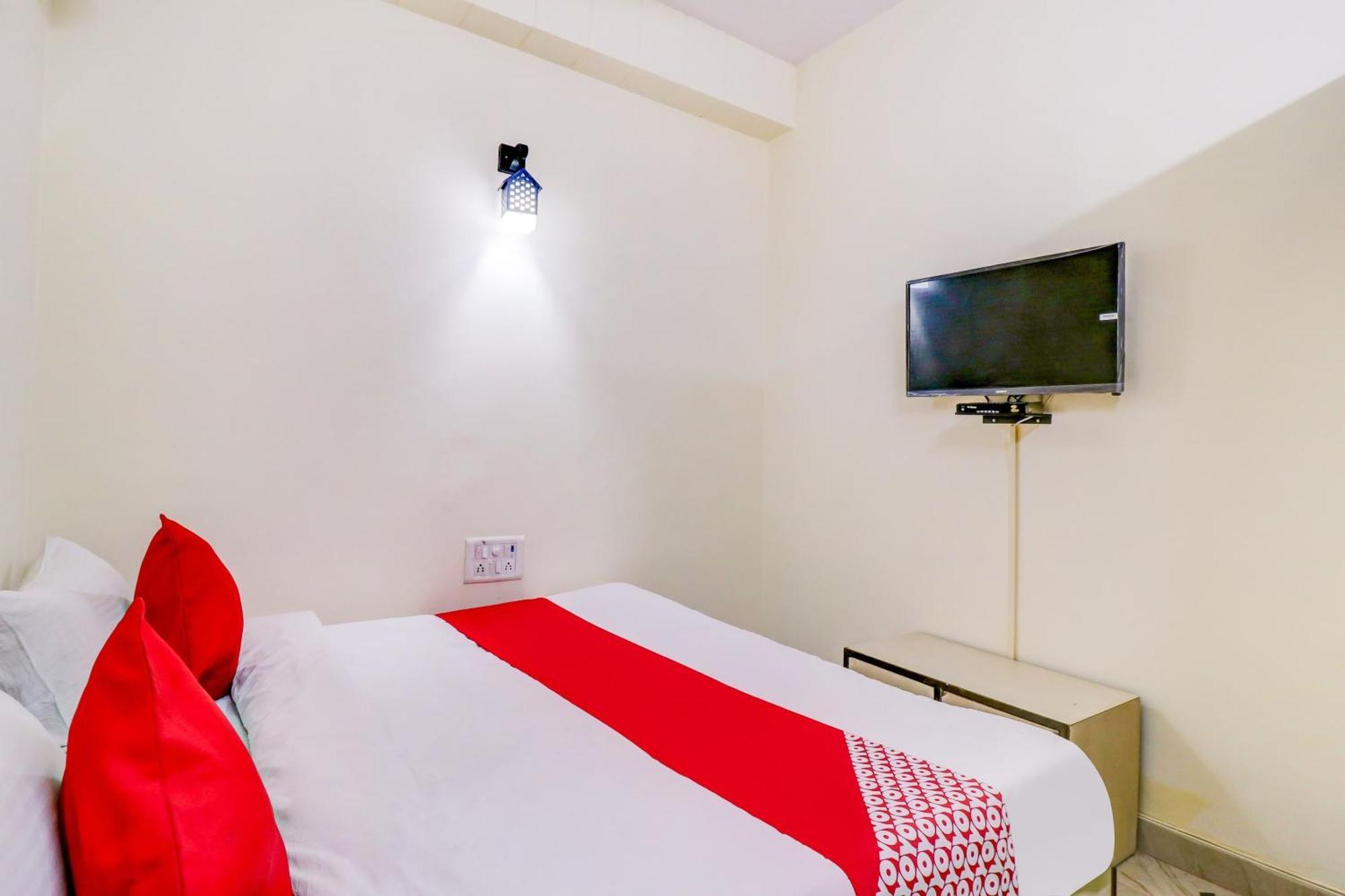 Hotel O Rs Hotels Near Pitampura Metro Delhi  Ngoại thất bức ảnh