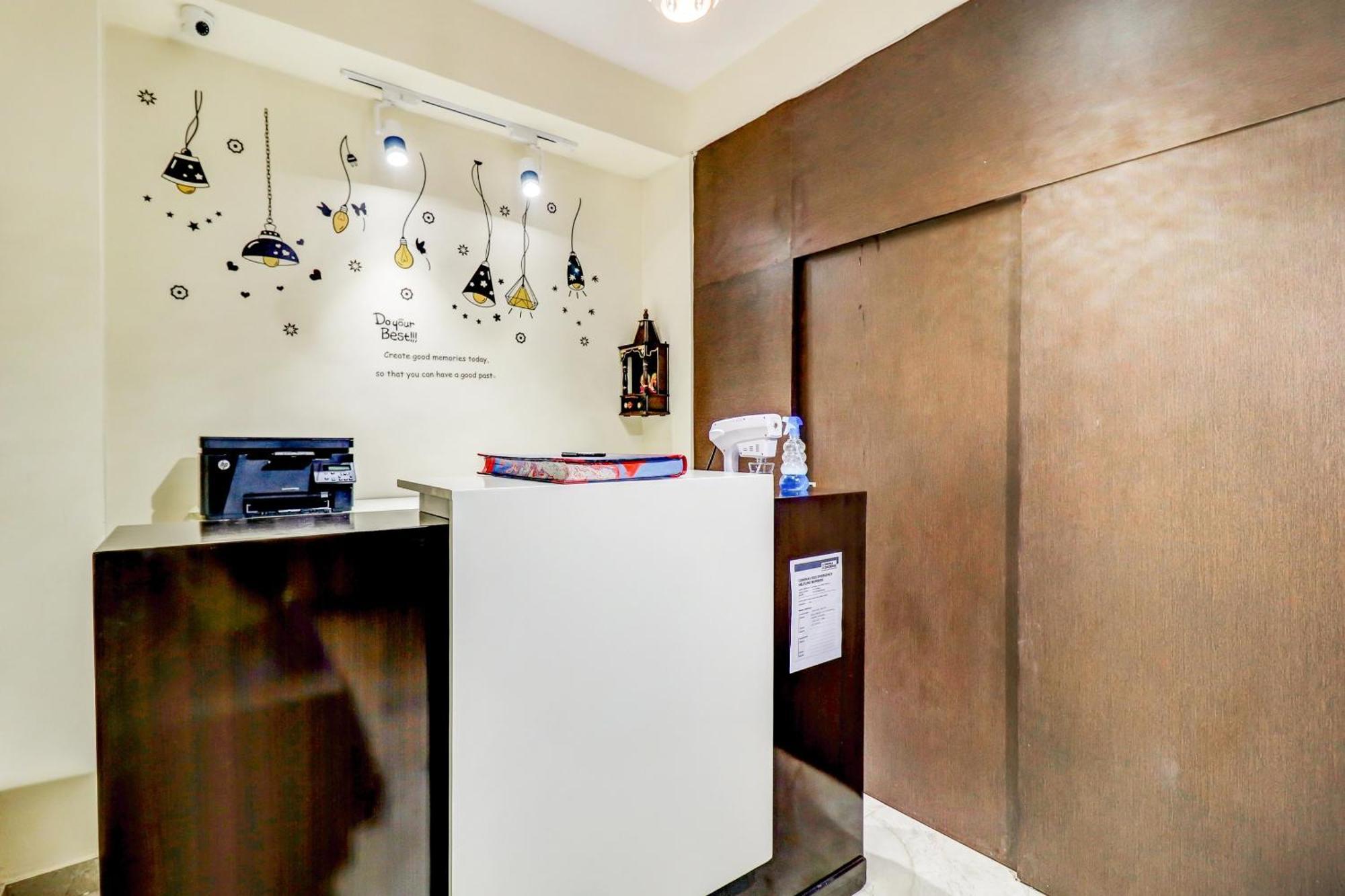 Hotel O Rs Hotels Near Pitampura Metro Delhi  Ngoại thất bức ảnh